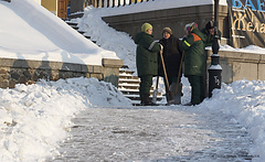 cleaning-snow.jpg