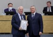 Анатолий Грешневиков получил благодарность за большой вклад в законотворческую деятельность и развитие парламентаризма