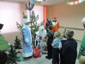 Курганская область: несколько десятков детей получили новогодние подарки от Александра Ремезкова