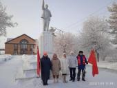В Омской области активисты КПРФ возложили венки и цветы к памятникам В.И. Ленину