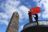 Сталинградские коммунисты водрузили Красное Знамя в преддверие празднования Дня Знамени Победы