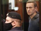 Голоса читателей Каспаров.Ru разделились при оценке правильности возвращения Навального
