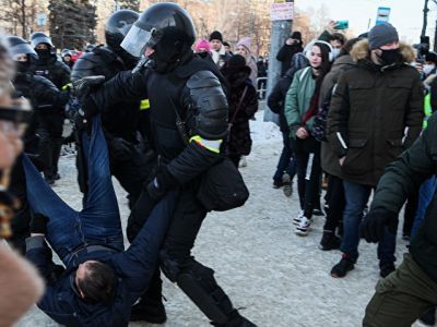 Задержание на акции протеста. Фото: Марина Садчикова, Каспаров.Ru Задержание на акции протеста. Фото: Марина Садчикова, Каспаров.Ru